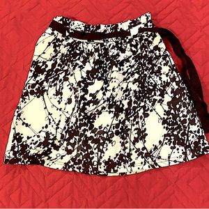 🌹🌹Criss Cross B&W skirt size M